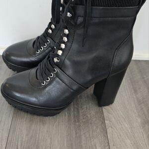 NWOT Vince CamutoWomen's Leather Ermania Lace Up Lug Sole Combat Booties-Sz 8
